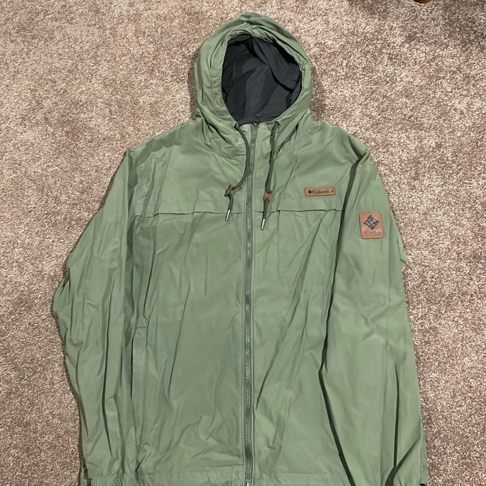 Mens. Columbia zip up jacket with hood. Size X-Large